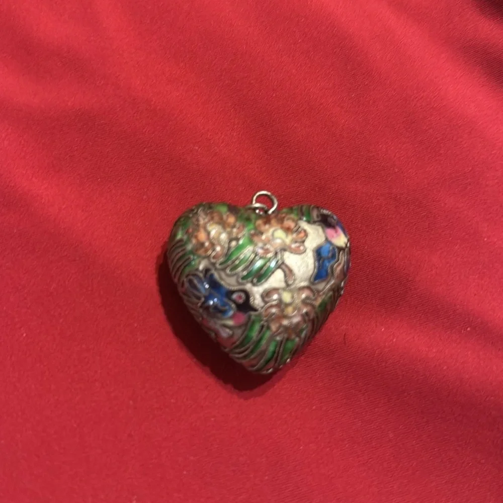 Cloisonné Heart-Shaped Floral Pendant - Picture 3 of 5